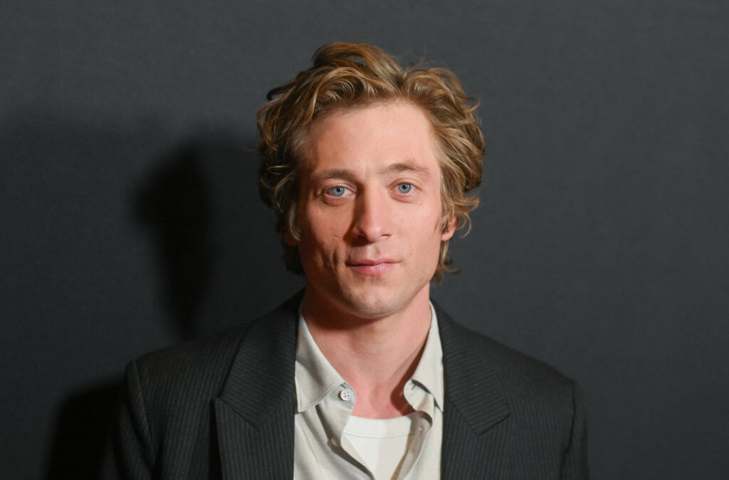 Star Wars: Jeremy Allen White di “The Bear” sarà il figlio di Jabba The Hutt in “The Mandalorian & Grogu”
