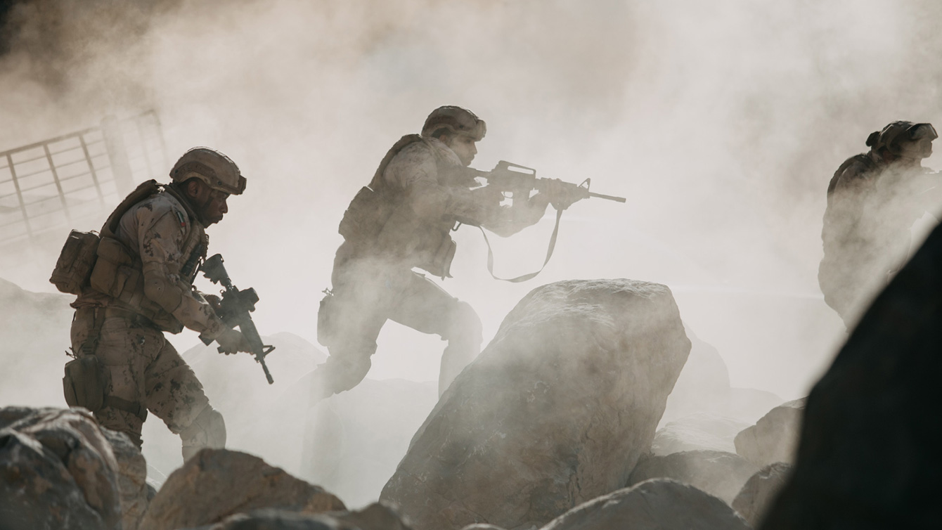 Tutto quello che c'è da sapere su "The Ambush" aka "Al Kameen", il dramma d'azione e guerra di Pierre Morel del 2021 basato su eventi reali in onda stasera su Rai 4.