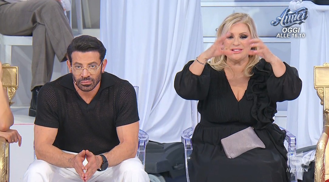 Uomini e Donne, puntata di oggi 20 dicembre 2024: cos’è successo. Martina e Gianmarco si baciano