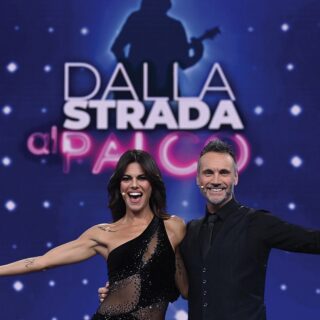 Dalla strada al palco Rai1 ascolti tv