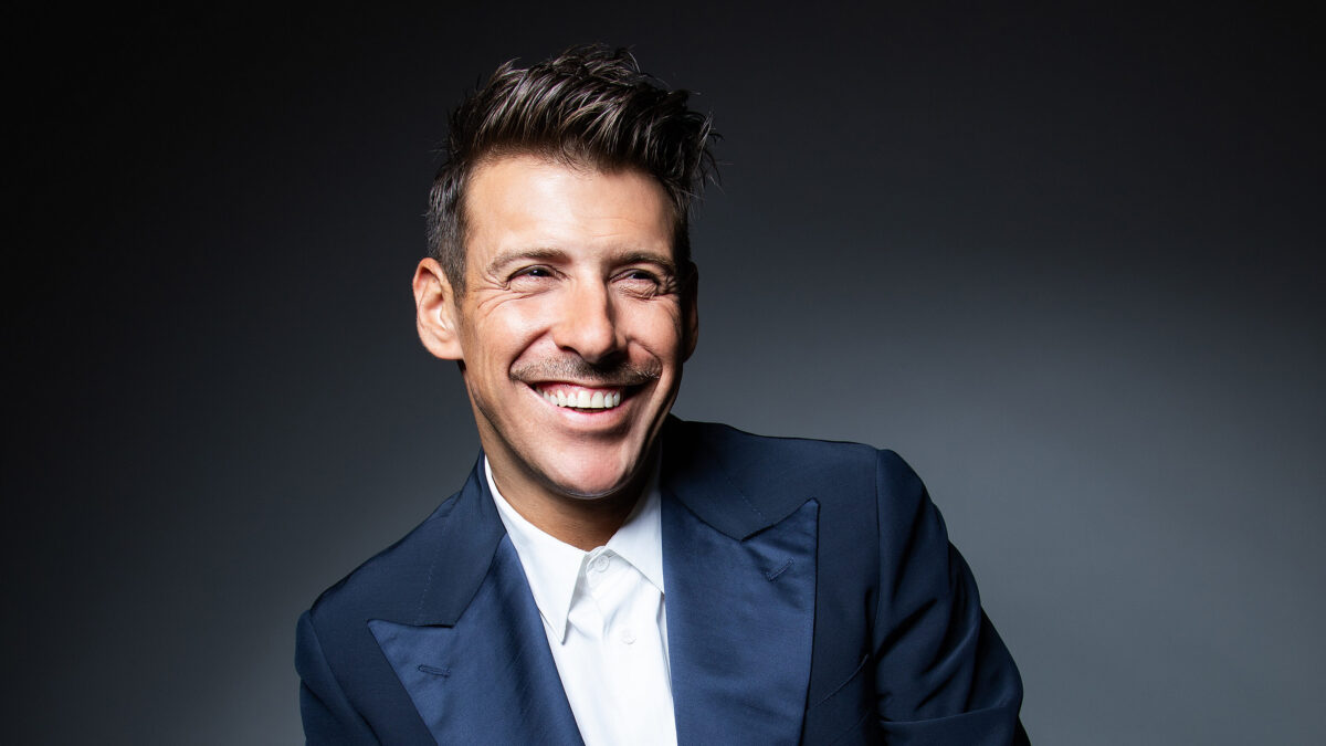 Francesco Gabbani a TvBlog: “Sanremo è un luogo felice per me, torno in gara sereno. ‘Viva la vita’ è un brano di accettazione e condivisione” (intervista video)