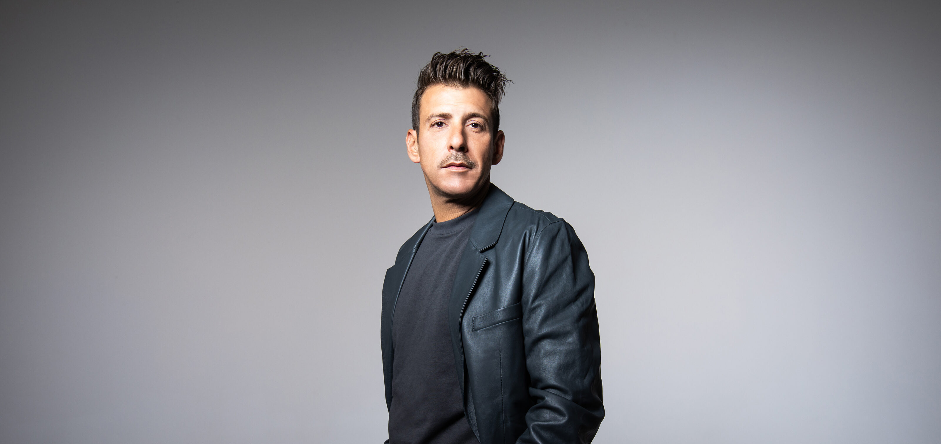 Intervista su TvBlog a Francesco Gabbani, in gara a Sanremo 2025 con “Viva la vita” (video)