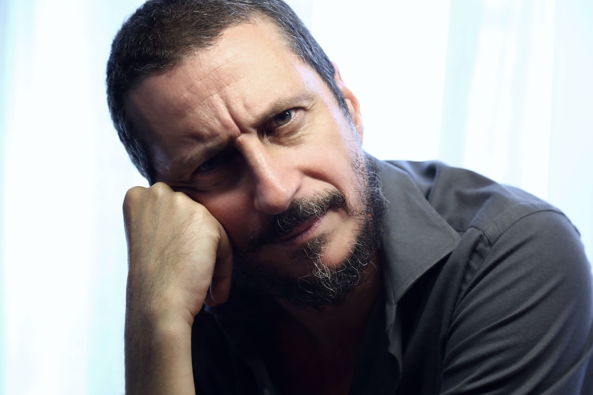 Non hanno un amico, sul Nove lo spettacolo teatrale di Luca Bizzarri nato dall’omonimo podcast