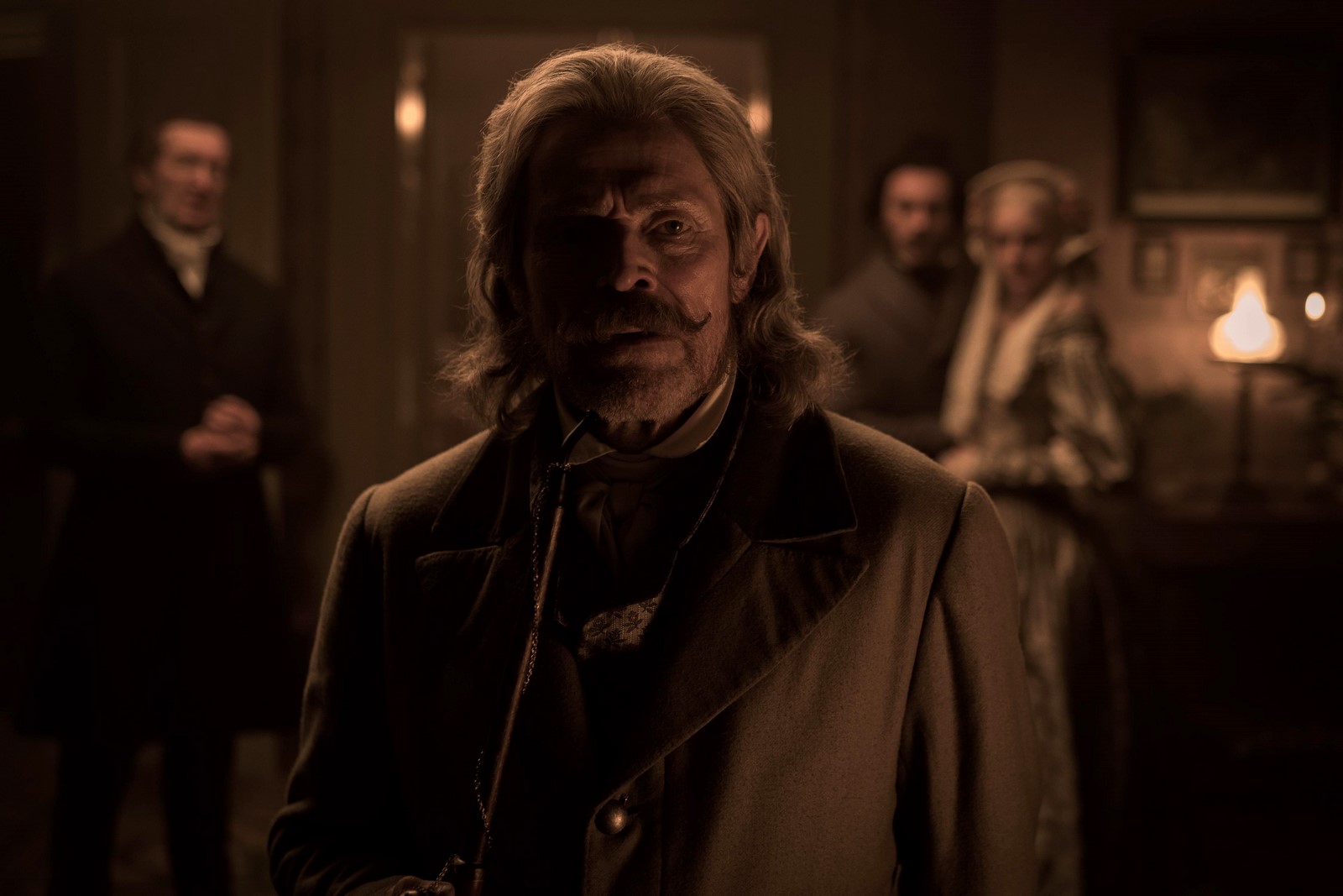 Recensione, musica e tutto quello che c'è da sapere sul Nosferatu di Robert Eggers con Nicholas Hoult, Lily-Rose Depp, Aaron Taylor-Johnson, Willem Dafoe e Bill Skarsgård nei panni del Conte Orlok.