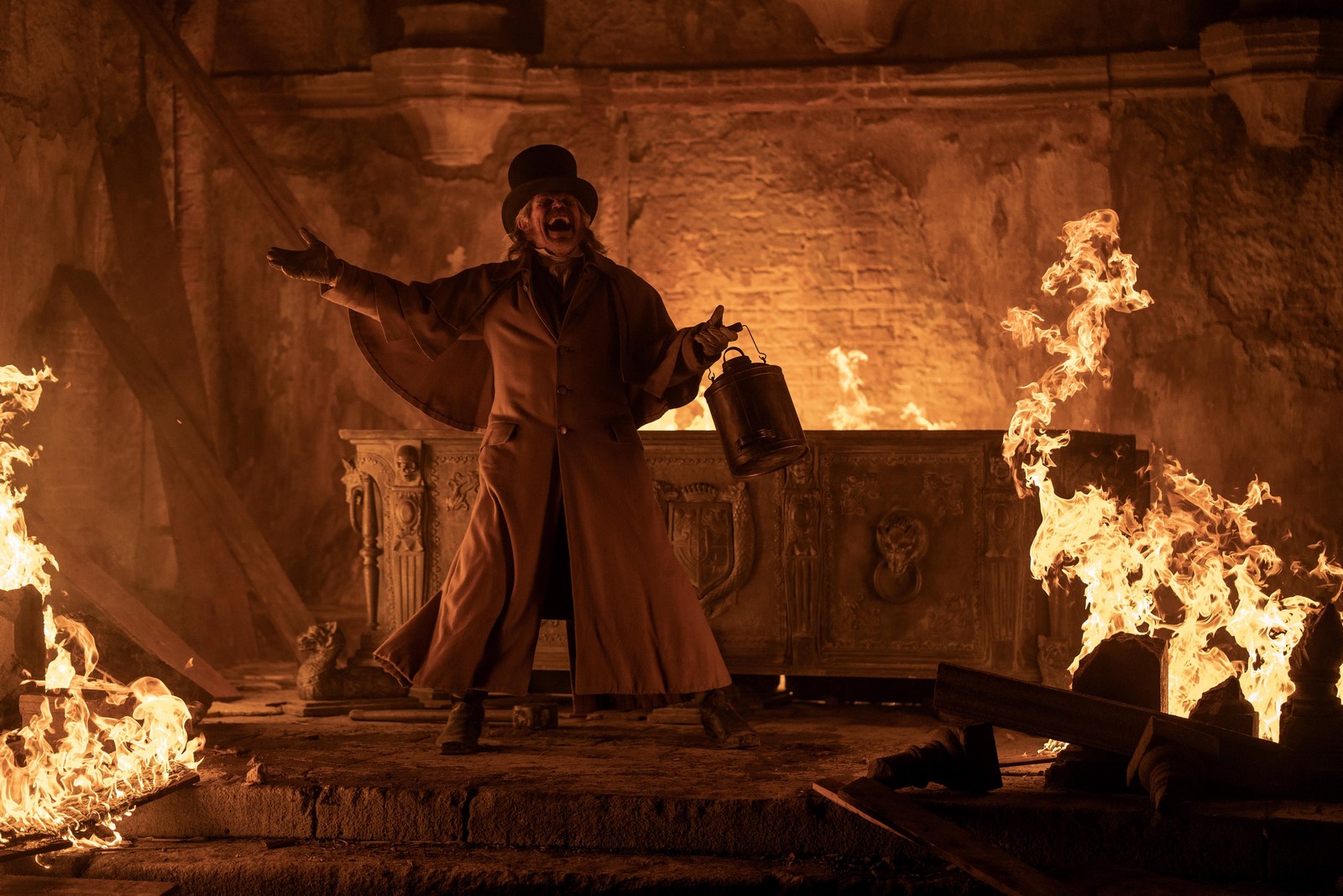 Recensione, musica e tutto quello che c'è da sapere sul Nosferatu di Robert Eggers con Nicholas Hoult, Lily-Rose Depp, Aaron Taylor-Johnson, Willem Dafoe e Bill Skarsgård nei panni del Conte Orlok.