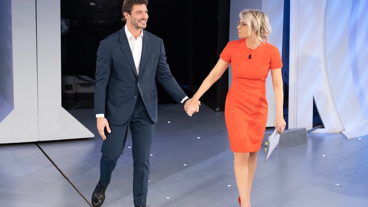 Stefano De Martino a C’è Posta per Te 2025 diventa una notizia (ma no, non è ingratitudine verso la Rai)