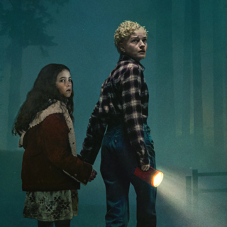Recensione e tutto quello che c'è da sapere sul reboot horror di Blumhouse e Leigh Whannell con Christopher Abbott, Julia Garner e Matlida Firth ispirato al classico Universal "L'uomo lupo" del 1941