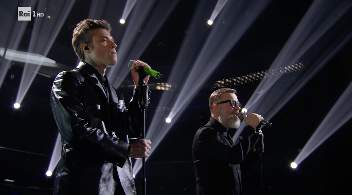 Fedez e Masini a Sanremo 2025 con Bella Str0nza: il testo modificato e l’esibizione