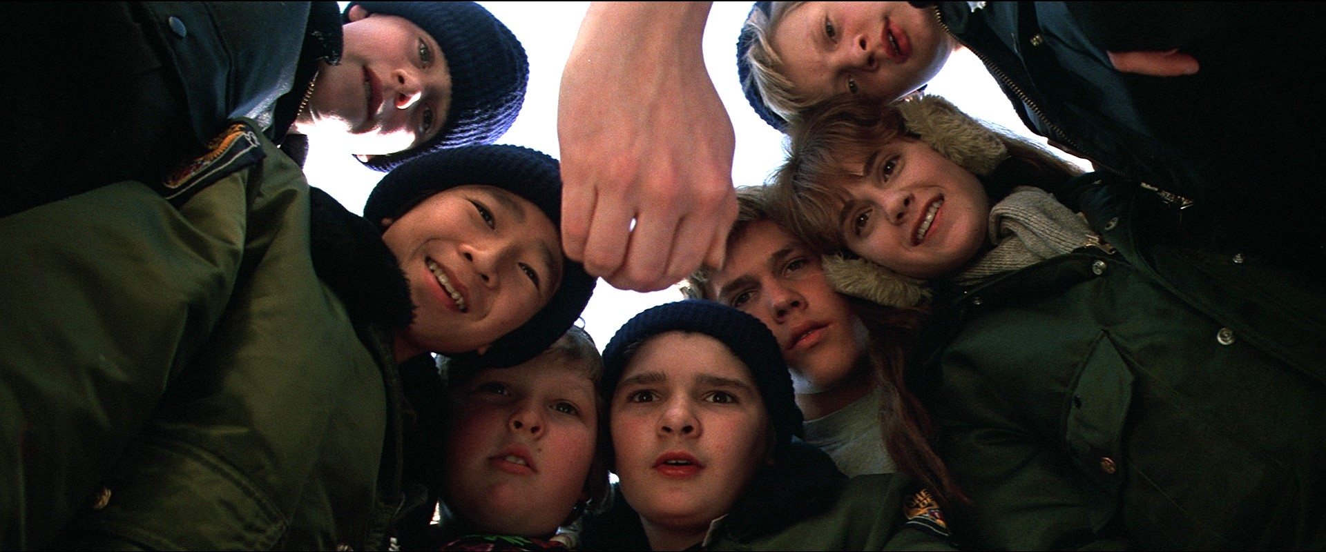 Warner Bros. ha dato luce verde a Goonies 2, tornano Steven Spielberg e Chris Columbusi in veste di produttori con Potsy Ponciroli ala sceneggiatura.