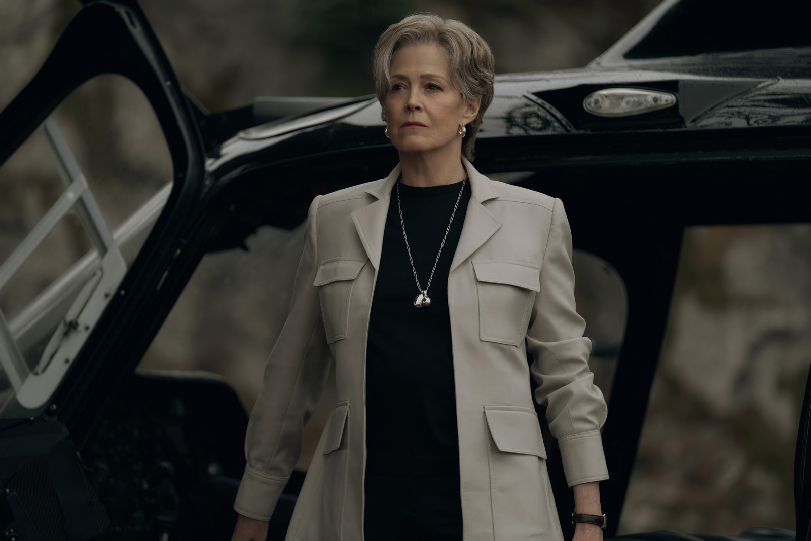 Recensione e tutto quello che c'è da sapere su Misteri dal profondo aka The Gorge, l'horror d'azione di Scott Derrickson con Miles Teller, Anya Taylor-Joy e Sigourney Weaver.