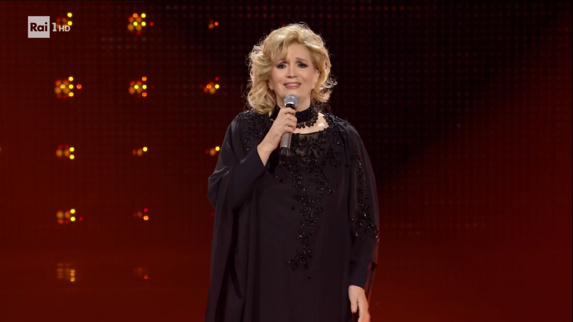 Iva Zanicchi a Sanremo 2025 per il premio alla carriera
