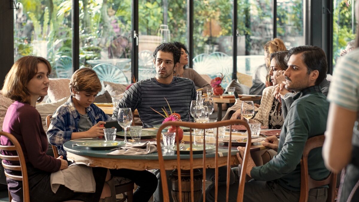 Storia della mia famiglia, la recensione: anche Netflix sa essere generalista quando parla di family drama