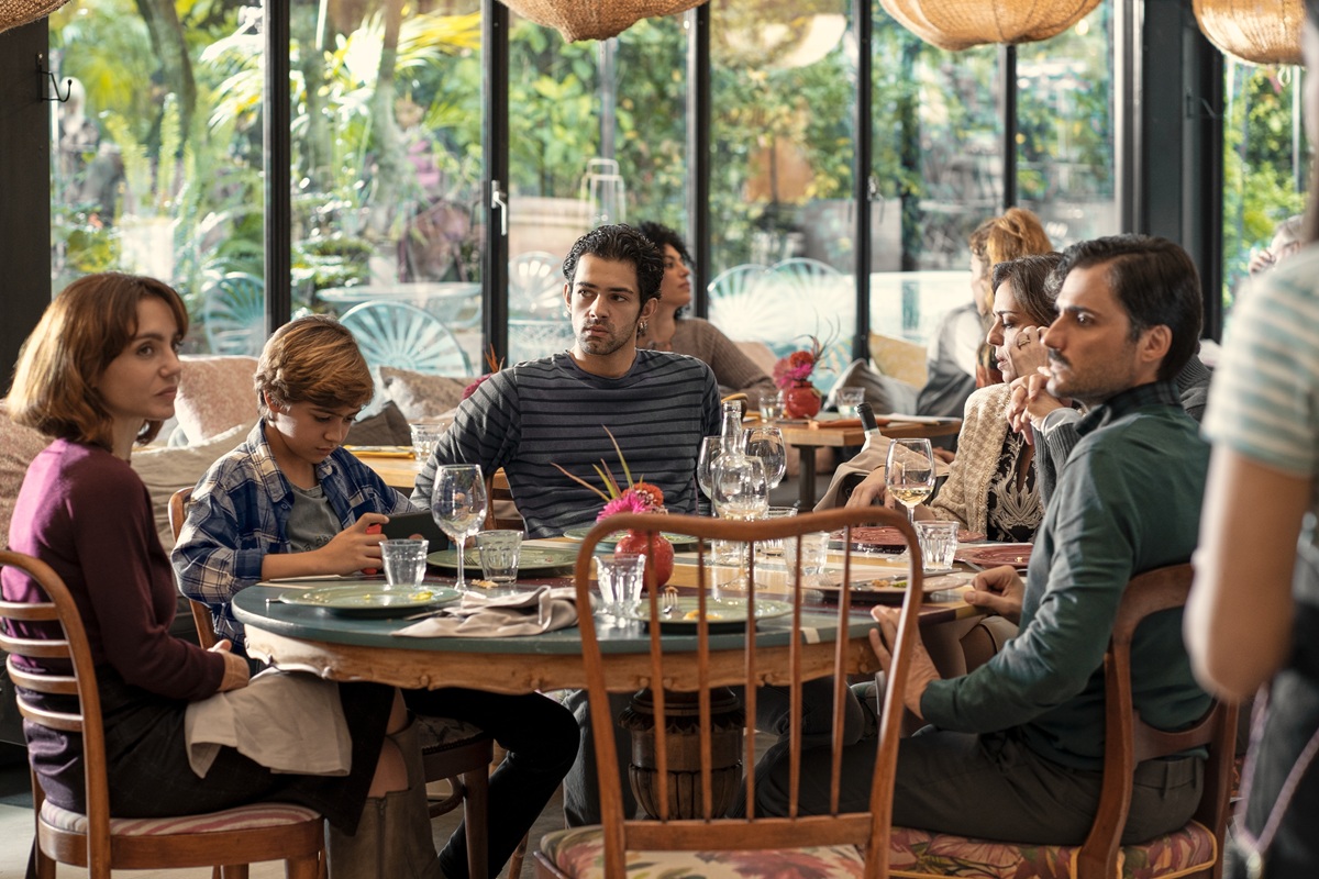 Storia della mia famiglia, la recensione: anche Netflix sa essere generalista quando parla di family drama