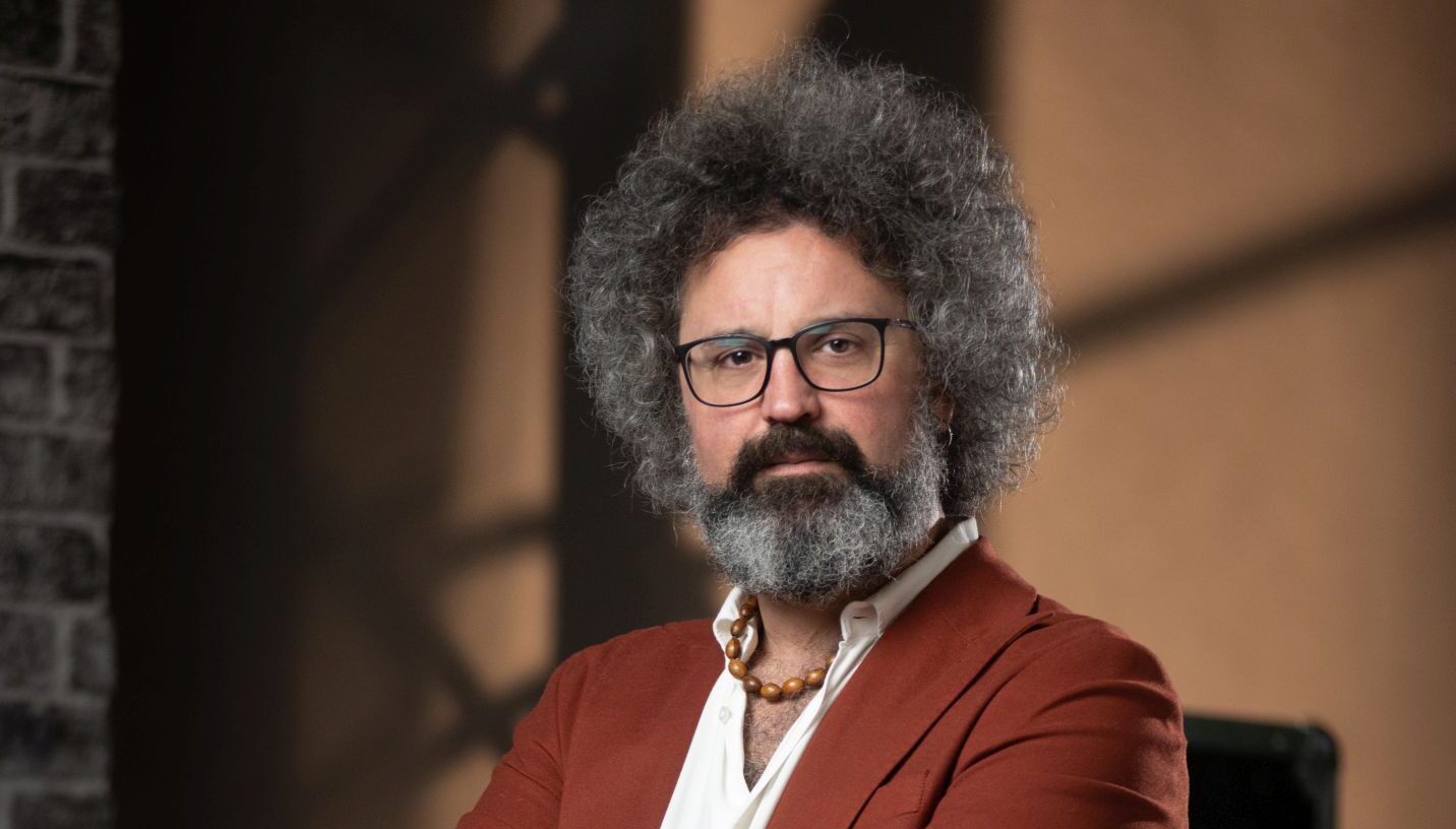Simone Cristicchi: “Mia madre ha avuto un’emorragia cerebrale. A destra ho trovato sempre un’apertura mentale maggiore”
