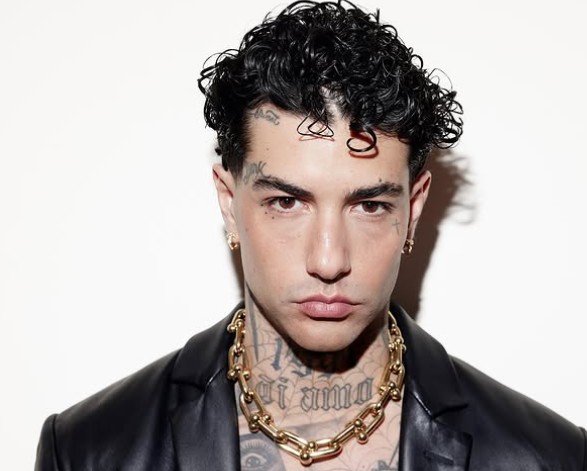 Chi ha fatto levare la collana a Tony Effe durante la terza serata del Festival di Sanremo 2025?