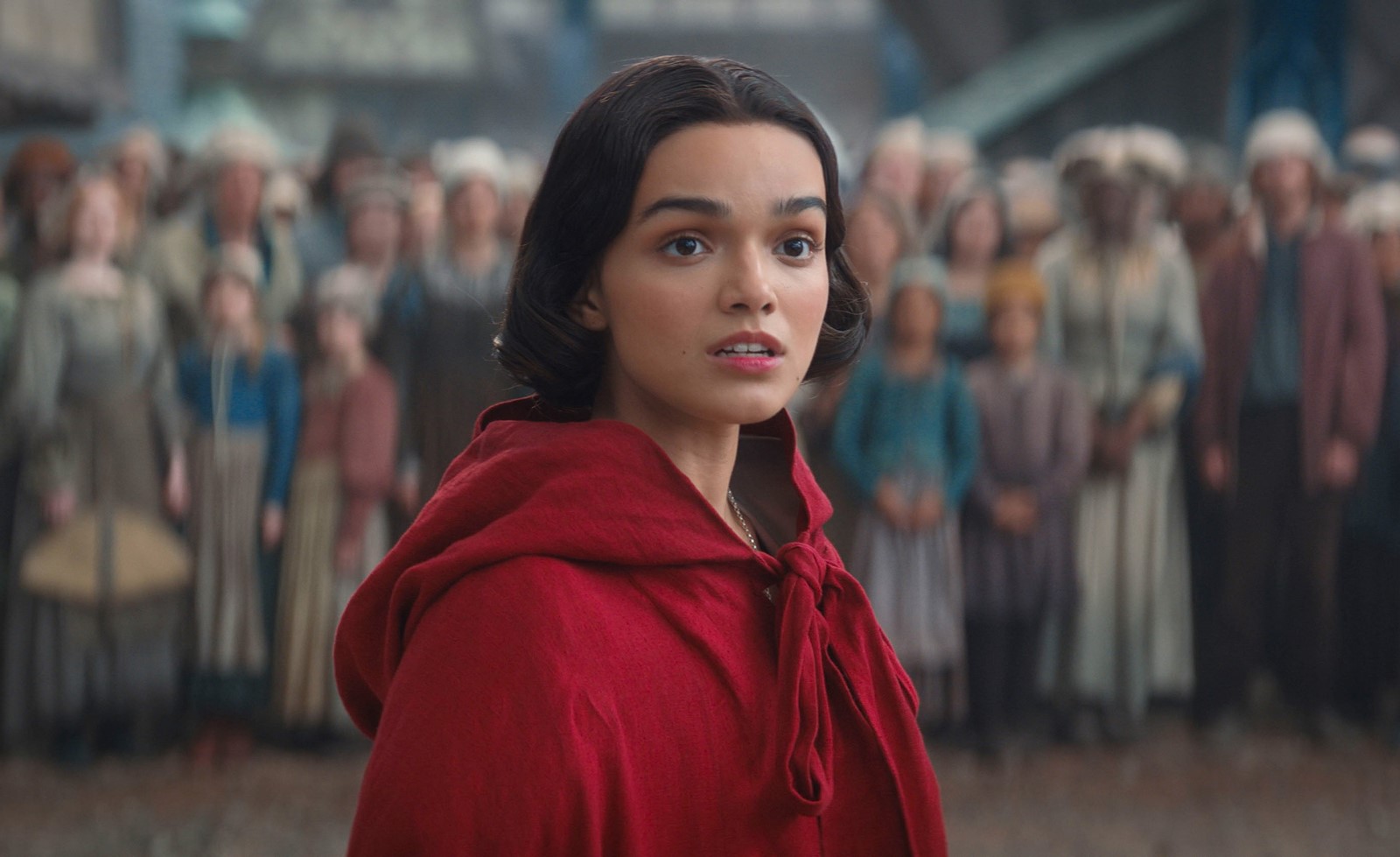 Recensione, colonna sonora e tutto quello che c'è da sapere sul remake live-action Disney Biancaneve, diretto da Marc Webb e interpretato da Rachel Zegler, Gal Gadot e Andrew Burnap.