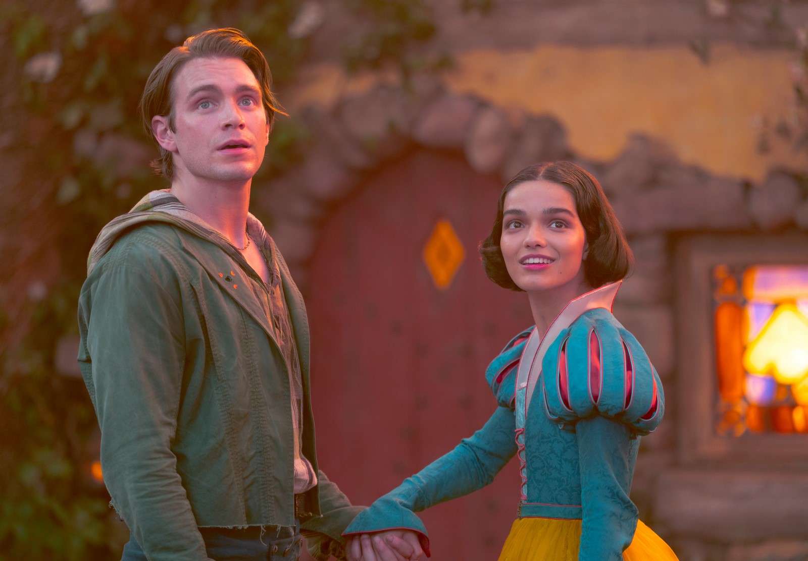 Recensione, colonna sonora e tutto quello che c'è da sapere sul remake live-action Disney Biancaneve, diretto da Marc Webb e interpretato da Rachel Zegler, Gal Gadot e Andrew Burnap.