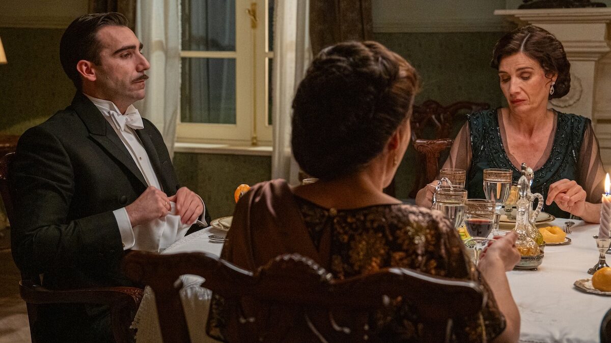 La Promessa, anticipazioni puntata del 30 marzo 2025: Adriano viene messo in imbarazzo da Cruz alla cena per Manuel
