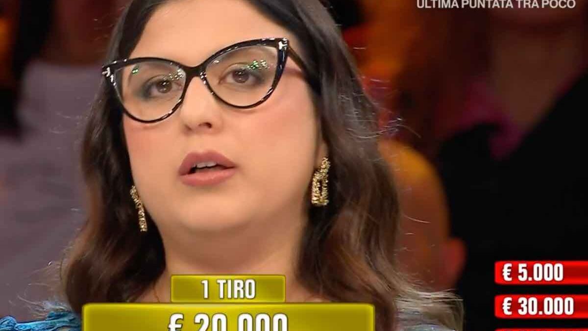 Affari Tuoi: Martina rifiuta 20.000 euro per due volte, accetta il cambio ma la partita finisce malissimo