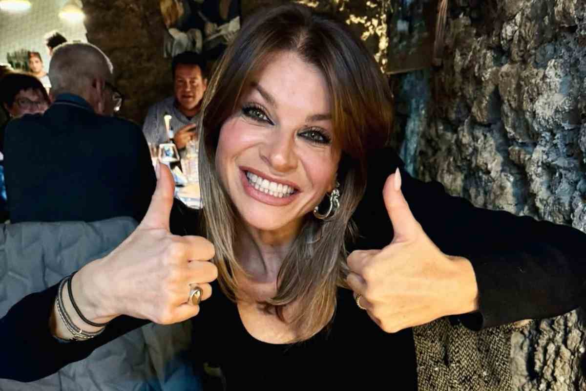Alessandra Amoroso: età, carriera, nuovo compagno, dove vive. Chi è la cantante ospite ad Amici