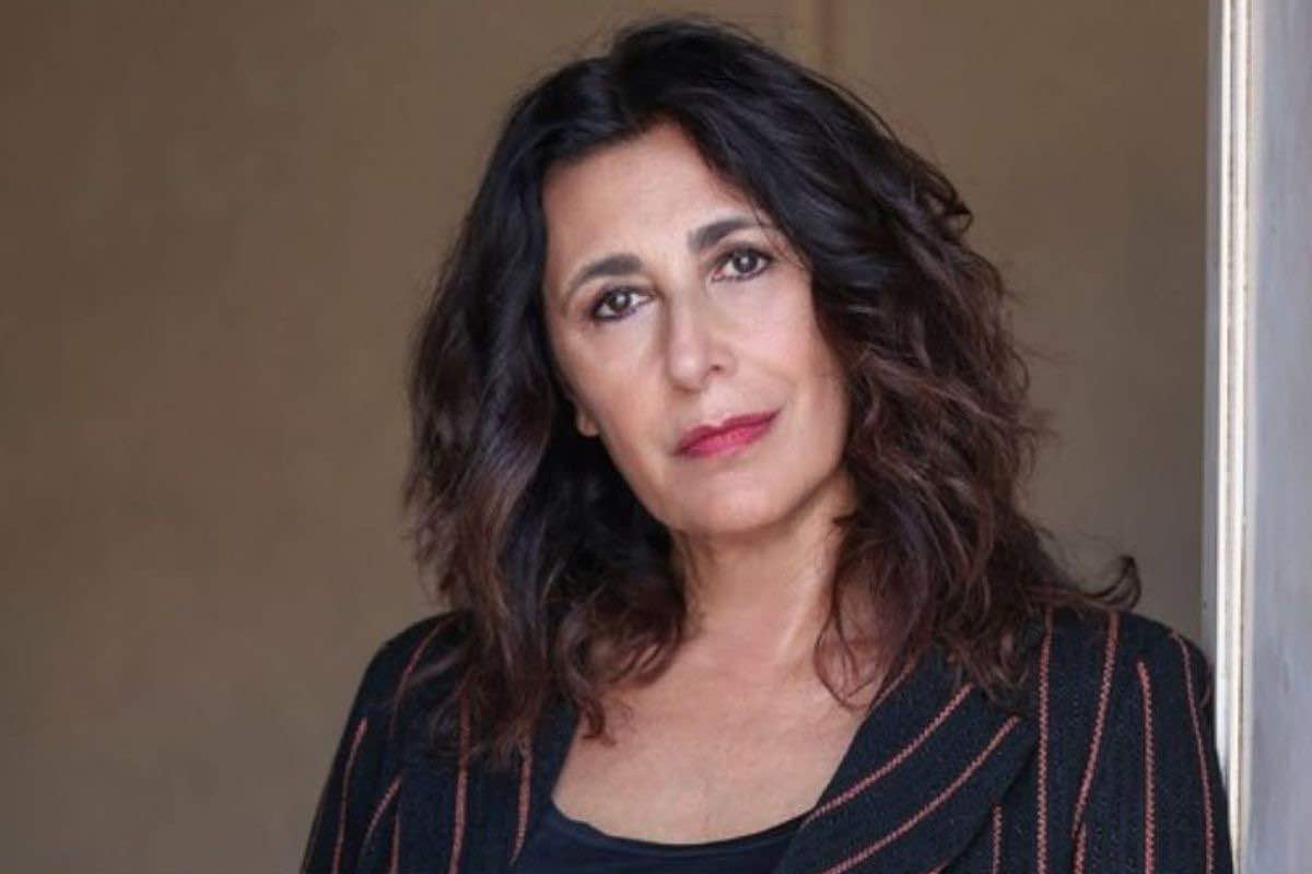 Antonella Attili, carriera e vita privata dell’attrice: l’addio al Paradiso delle Signore e il successo di Makari