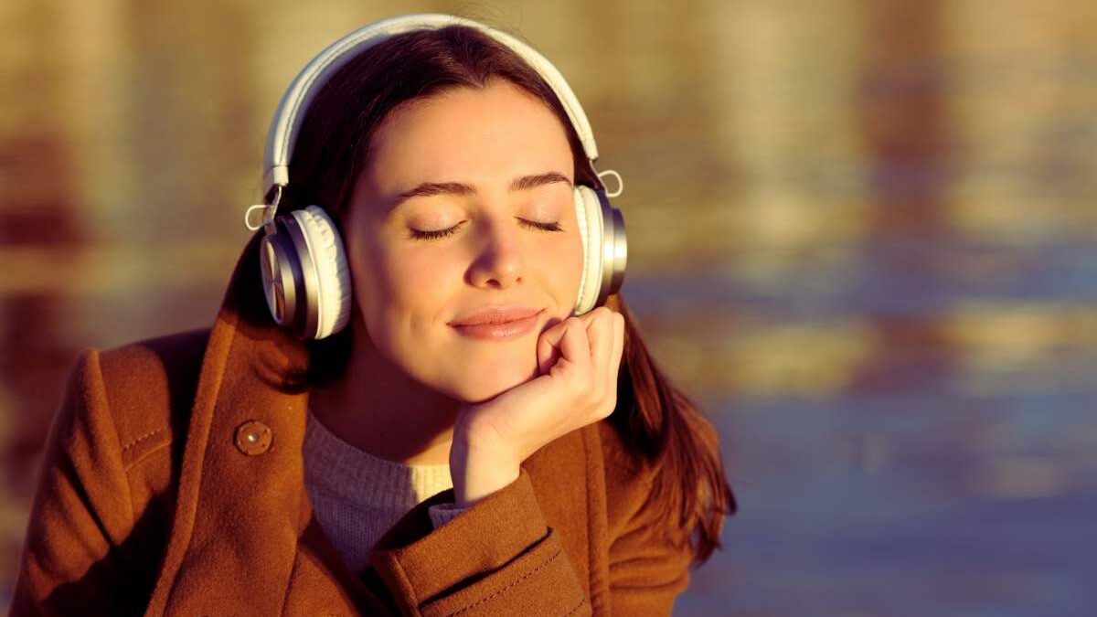 Cosa succede al nostro cervello quando ascoltiamo la musica che ci piace
