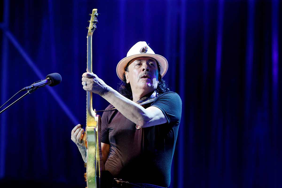 Malore per Carlos Santana: show annullato a San Antonio, il chitarrista è in ospedale