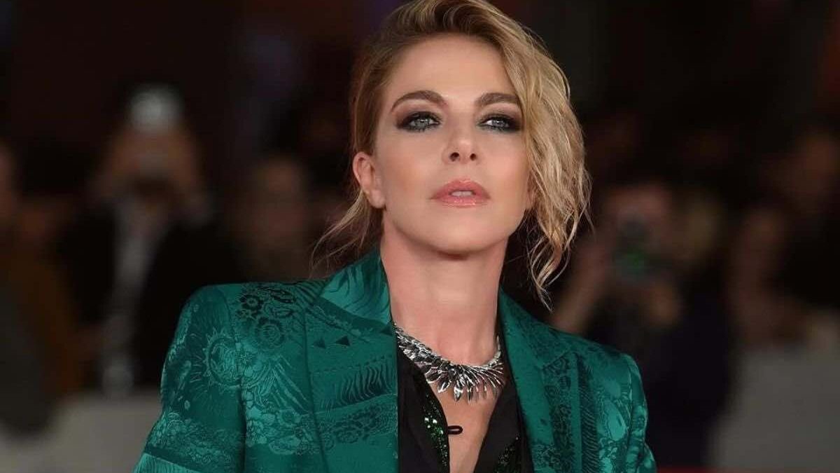 Claudia Gerini: età, dove vive, studi, vita privata. Tutto sulla carriera dell’attrice