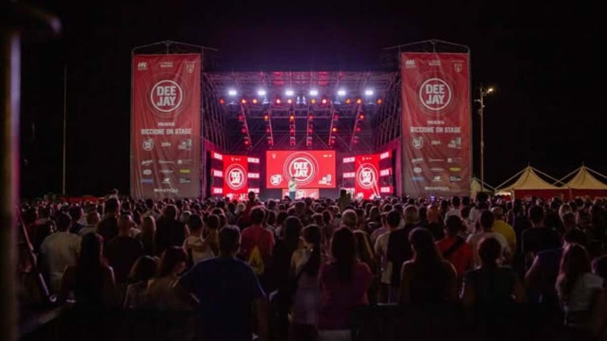 Radio Deejay e l’addio a Riccione: cosa sta succedendo