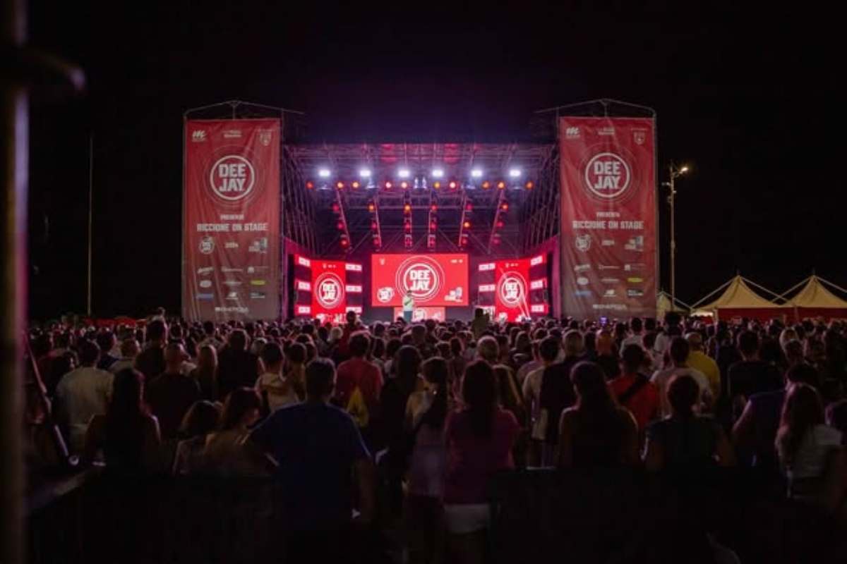 Radio Deejay e l’addio a Riccione: cosa sta succedendo