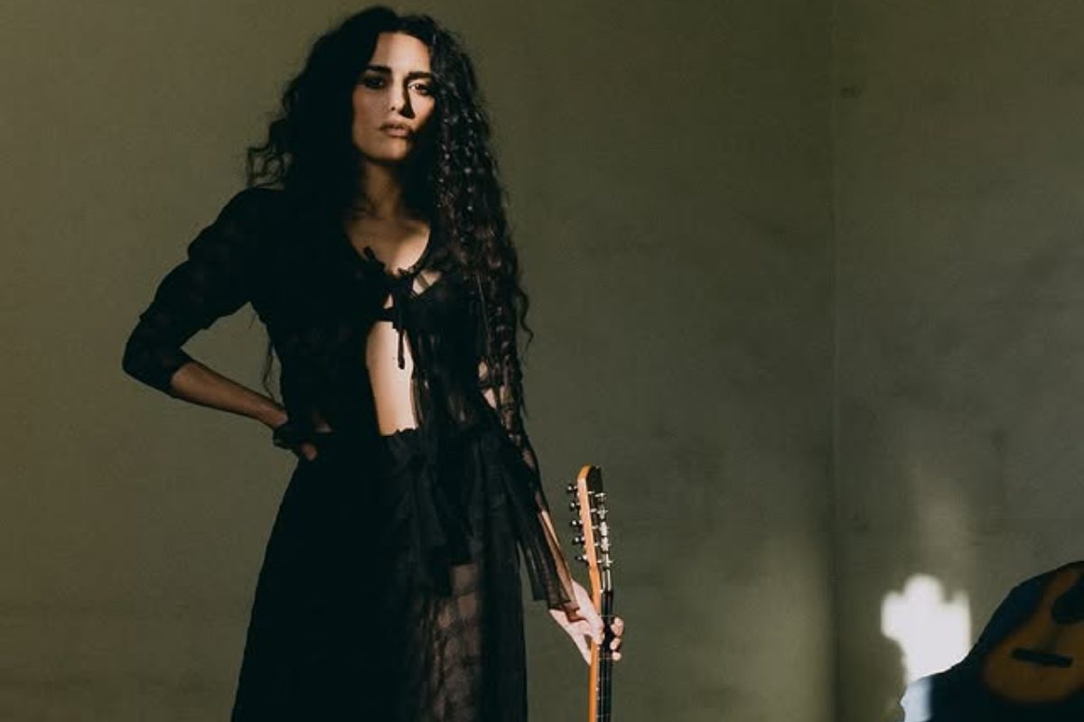 Musica Folk cantautrice napoleatana