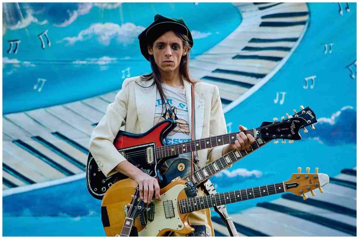 Lucio Corsi quando si esibisce all'Eurovision