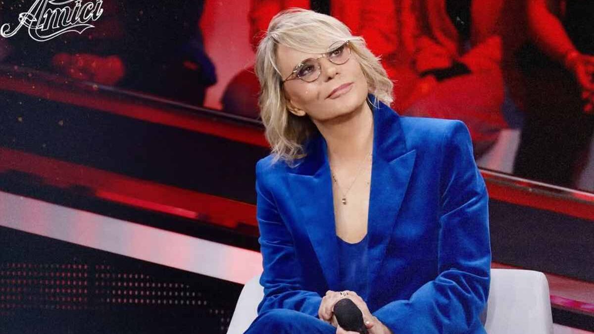 Amici, spoiler 5 aprile: eliminato, giuria, super ospite. Cosa succederà