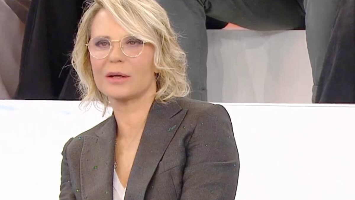 Rissa ad Amici in diretta: interviene Maria De Filippi