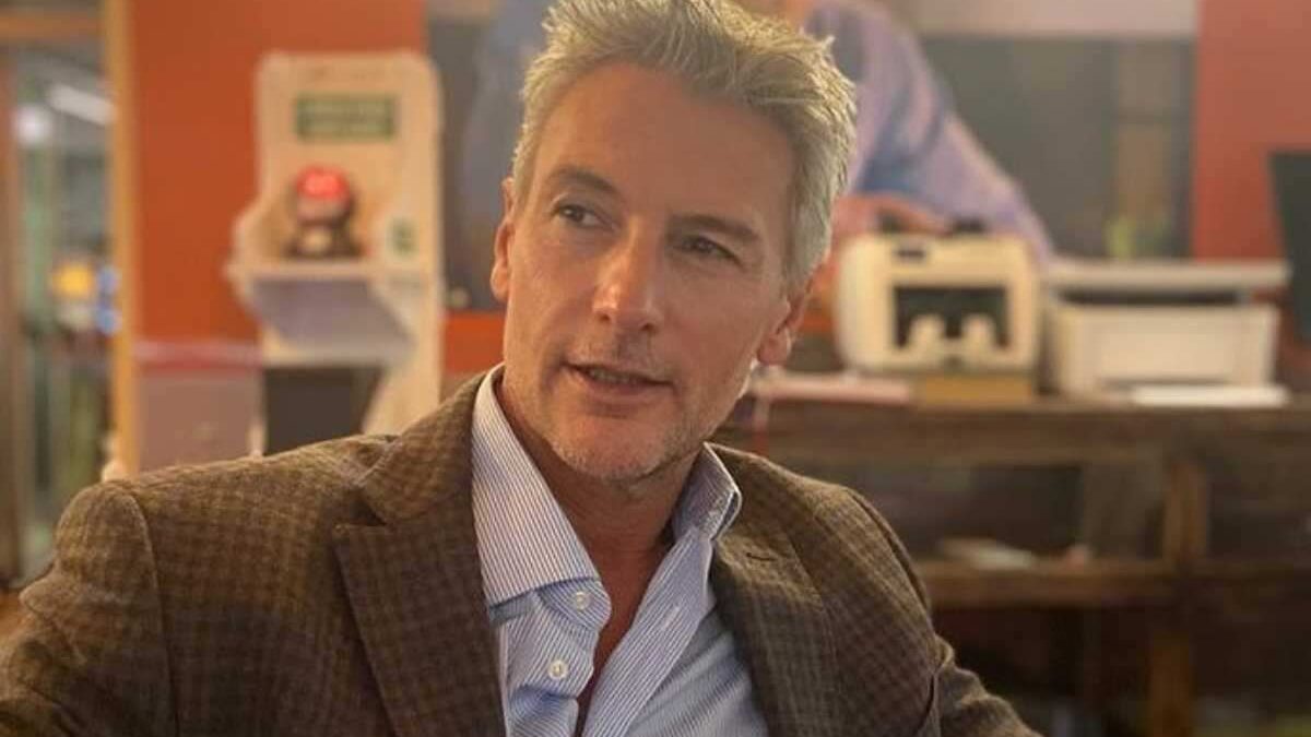 Roberto Farnesi: età, la bellissima moglie e la figlia, dove vive, gli studi. Tutto sull’attore de Il Paradiso
