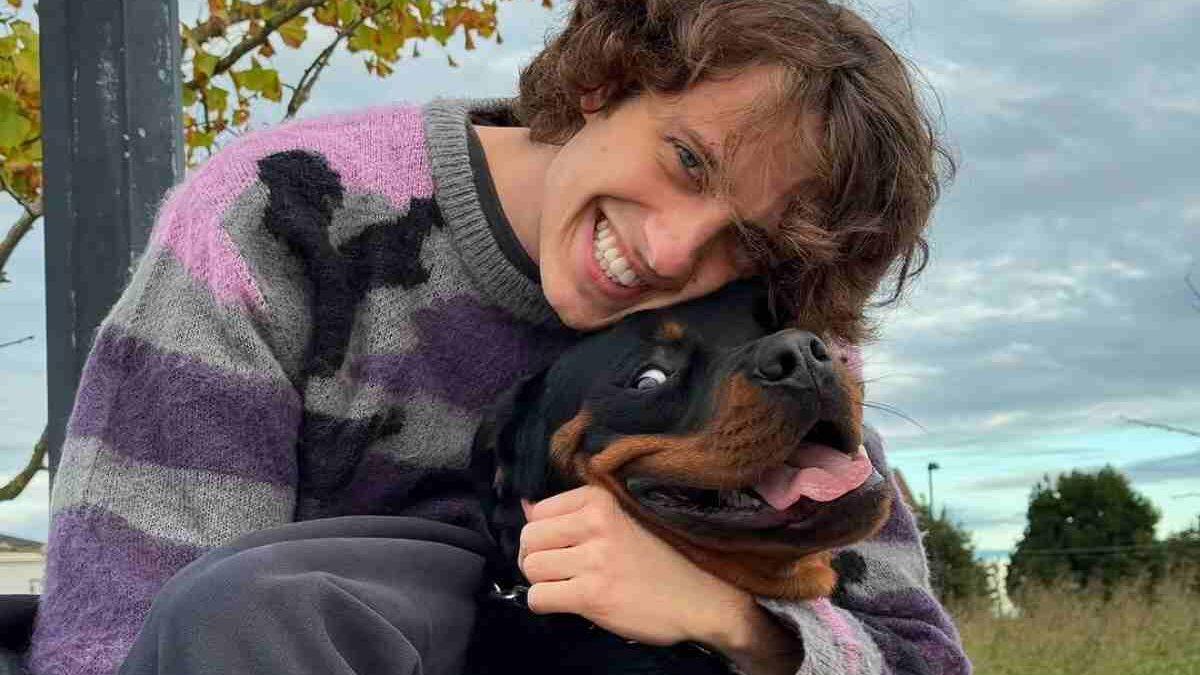 Sangiovanni torna con un nuovo singolo dopo mesi di silenzio: perché si era fermato