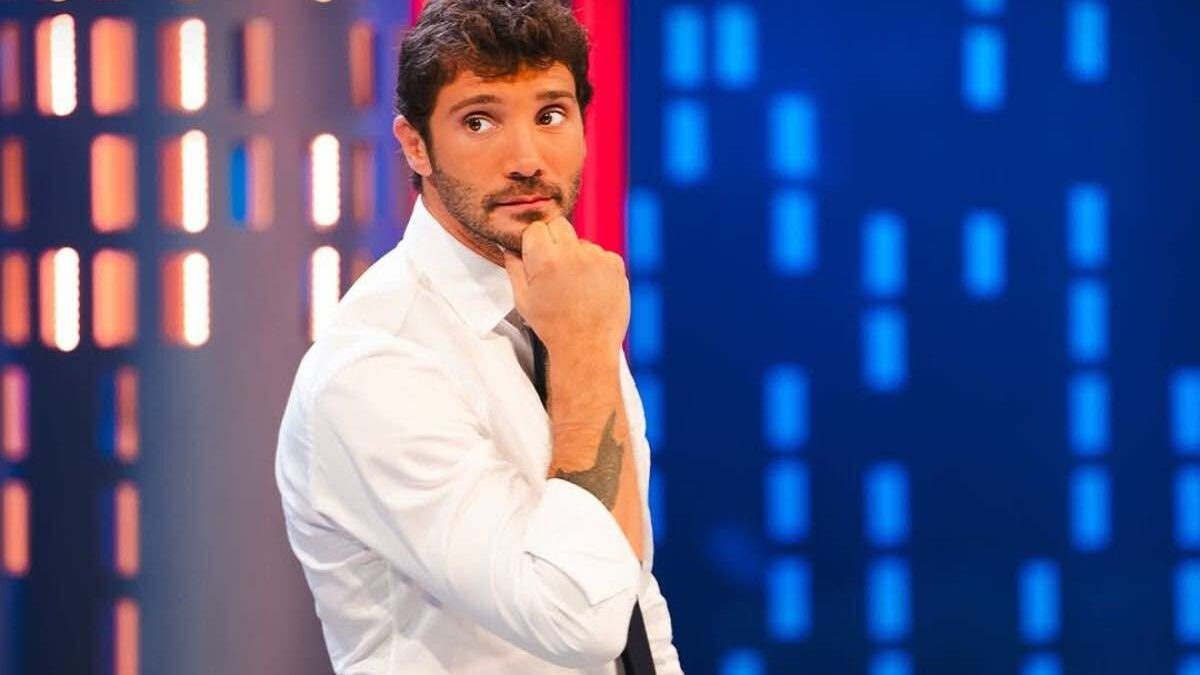 Affari Tuoi sospeso, stop per Stefano de Martino: quando torna