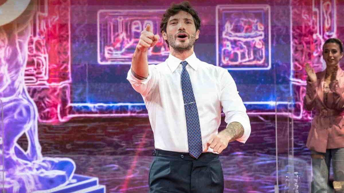 Stefano de Martino pronto a lasciare Step? Tutte le ipotesi sul futuro del conduttore