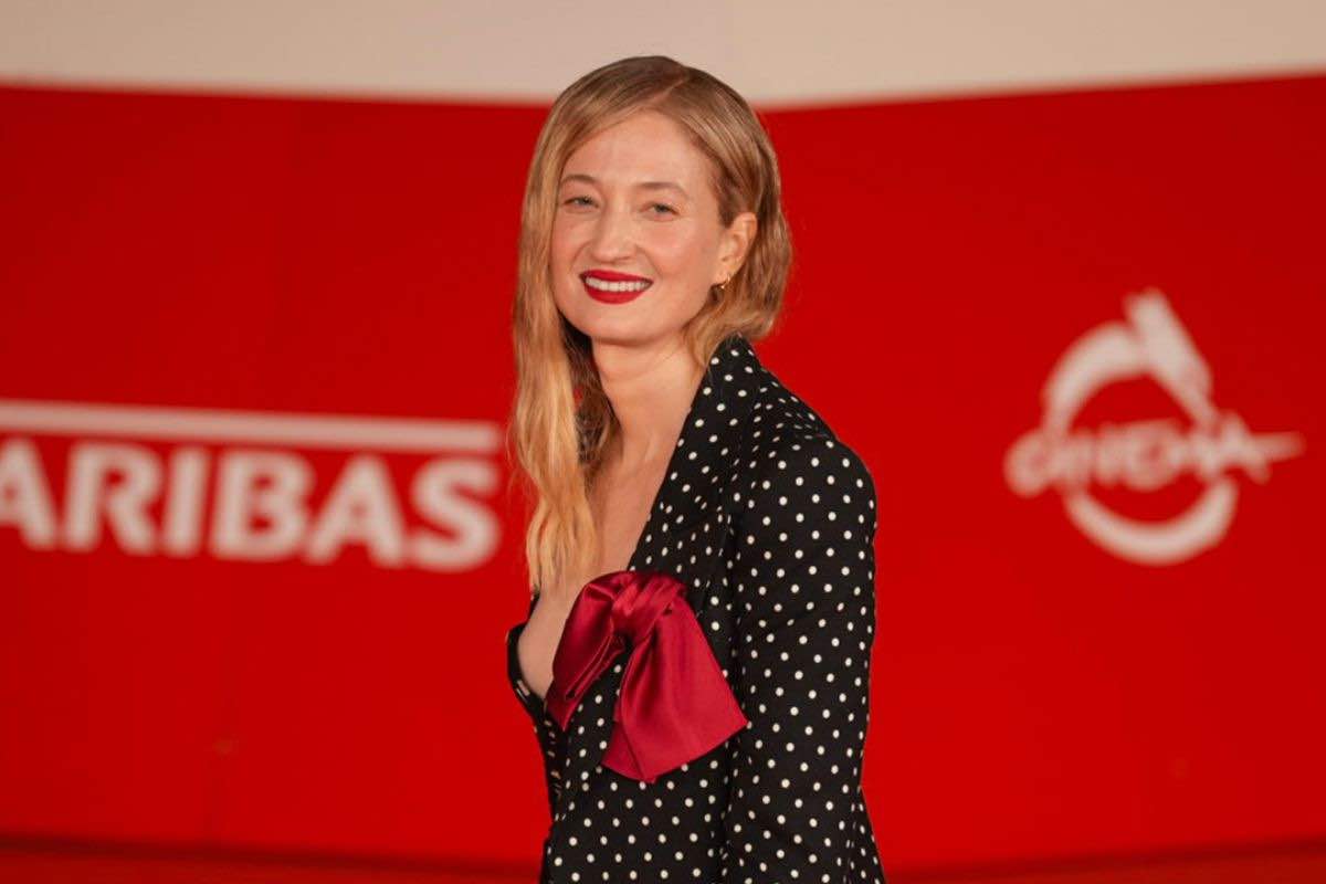 A Cannes 2025 Alba Rohrwacher brilla con il suo abito Chanel: incantevole