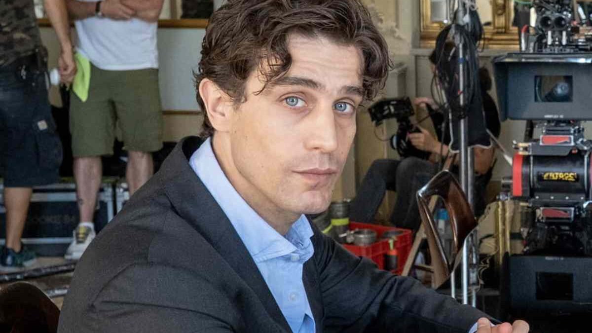 Maria Corleone, chi è l’attore Alessandro Fella: il passato al Paradiso delle Signore, età, fidanzata e studi