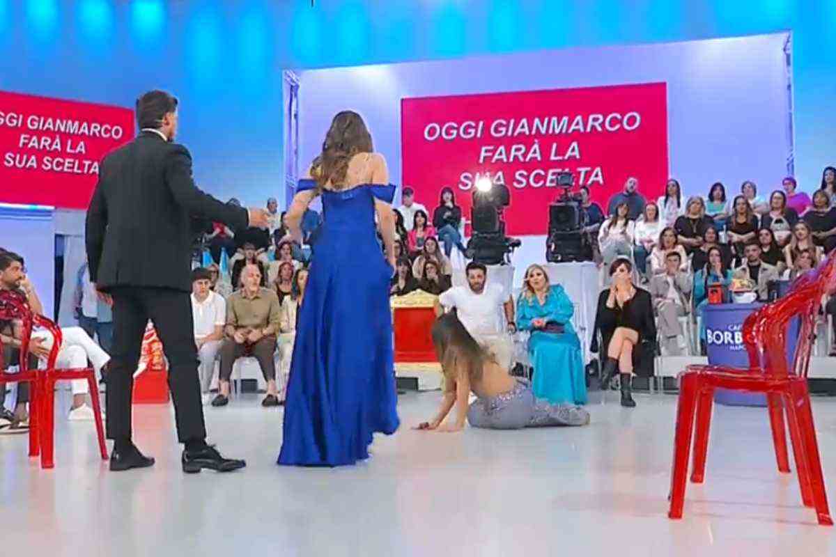 caduta cristina uomini e donne