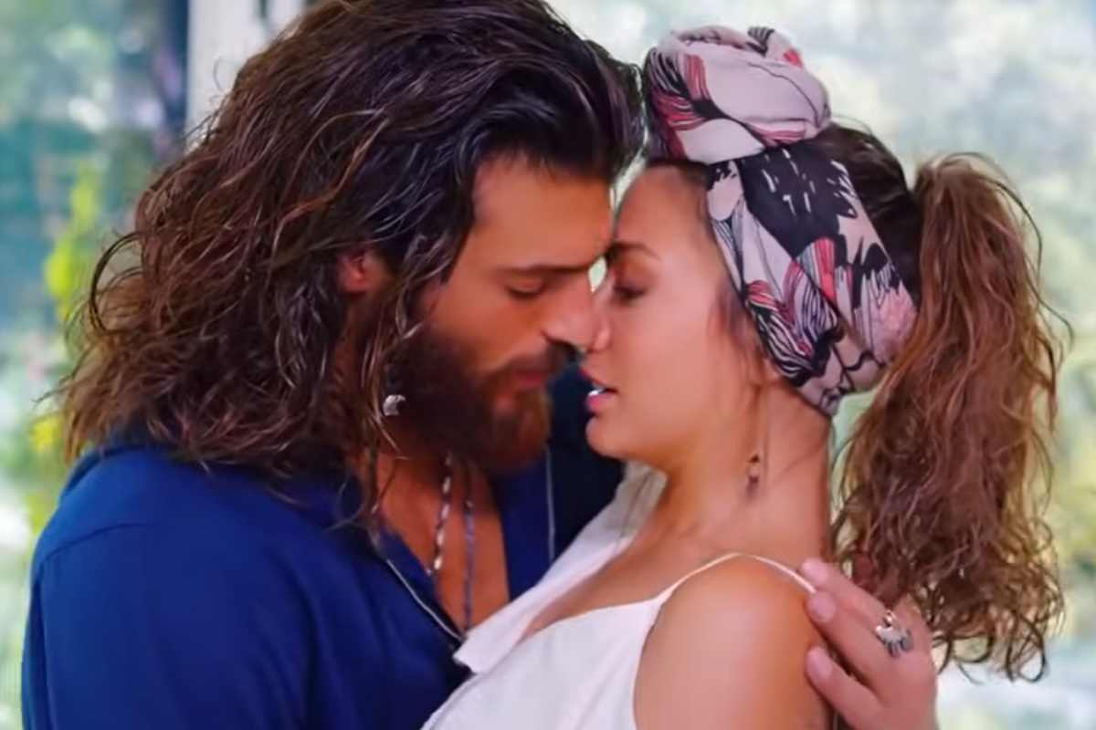 Can Yaman e Demet hanno avuto una storia d’amore? La verità degli attori dopo DayDreamer