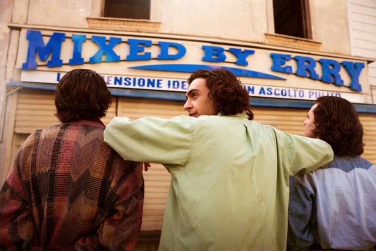 Mixed By Erry stasera in onda: 5 curiosità, cosa fanno oggi i protagonisti, la storia vera