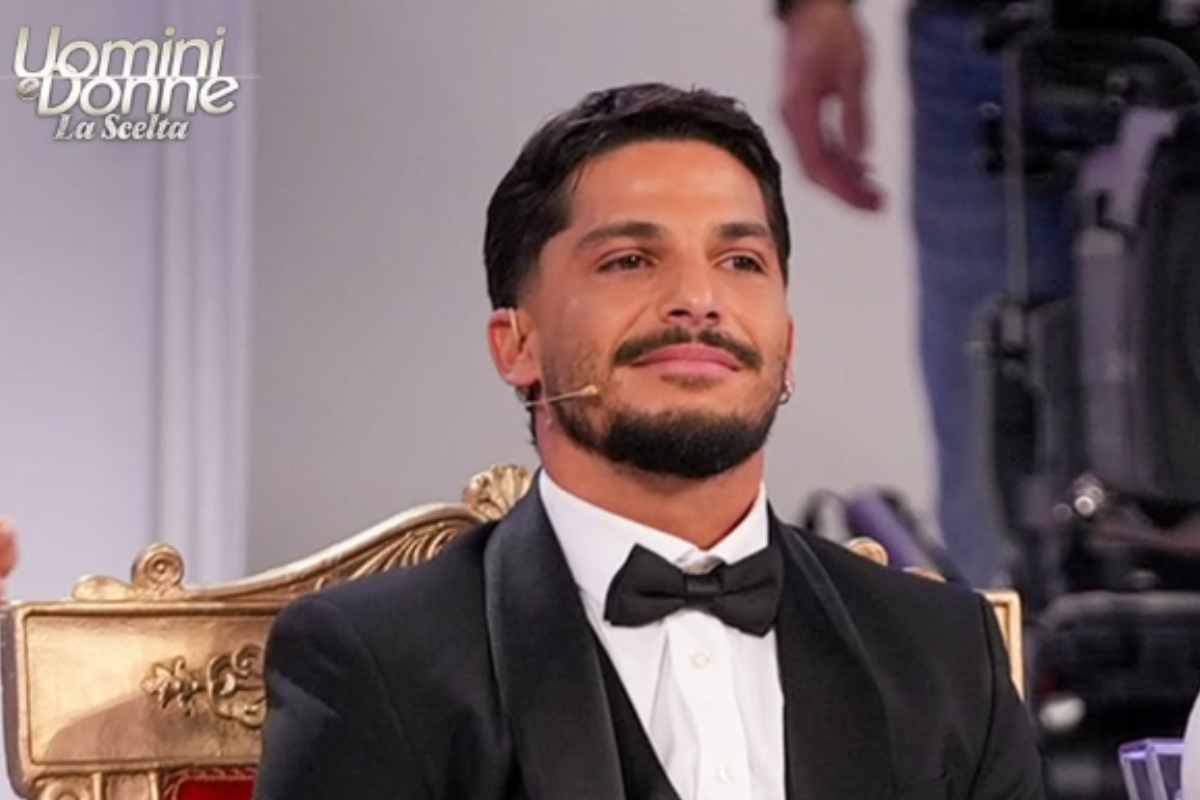 Uomini e Donne, Cristina cade al centro dello studio: la reazione di Gianmarco
