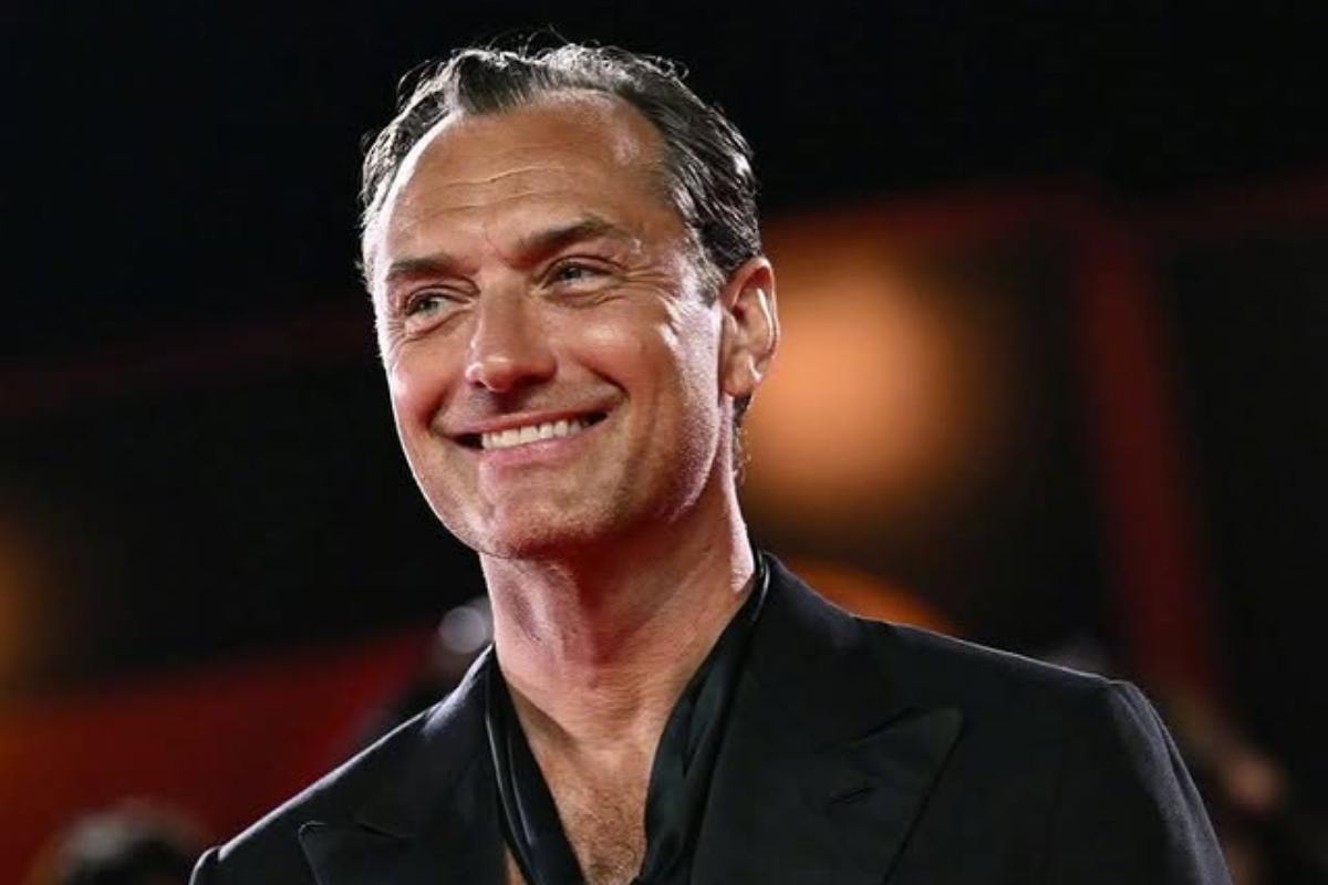 Jude Law, il figlio (modello) è la sua fotocopia: le foto del ventottenne