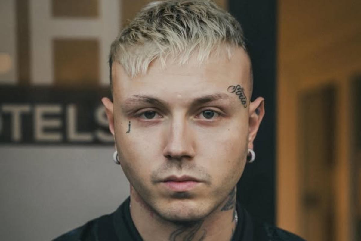 Lazza: età, studi, dove vive, canzoni. Tutto sul rapper
