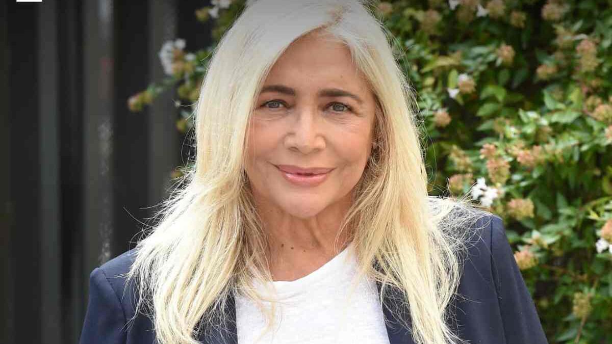 Domenica In, Mara Venier in lacrime nell’ultima puntata. Sul ritorno a settembre: “Chi vivrà vedrà”