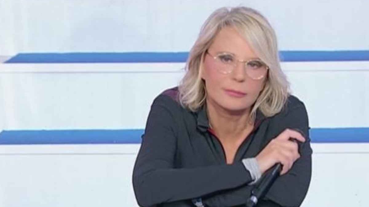 Uomini e Donne torna a settembre: conferme e addii, rivoluzione al trono over