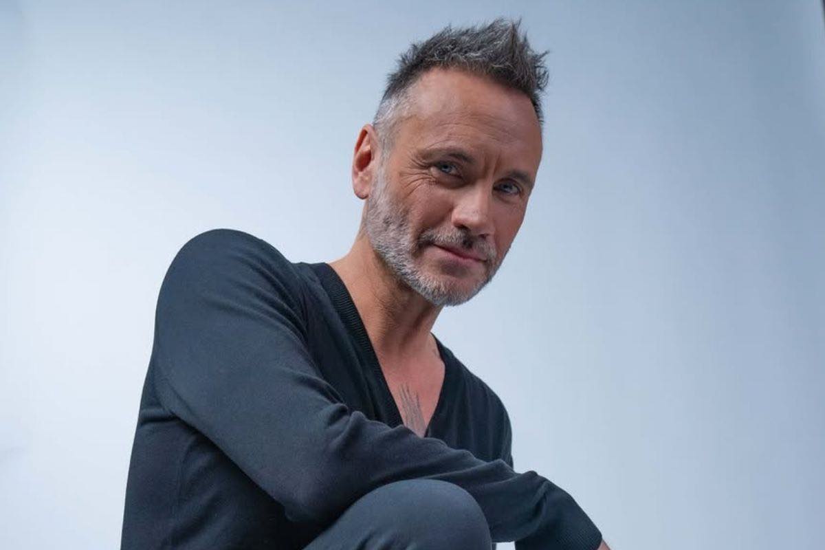 Nek: età, dove vive, moglie e figli, studi, incidente. Tutto sul cantante