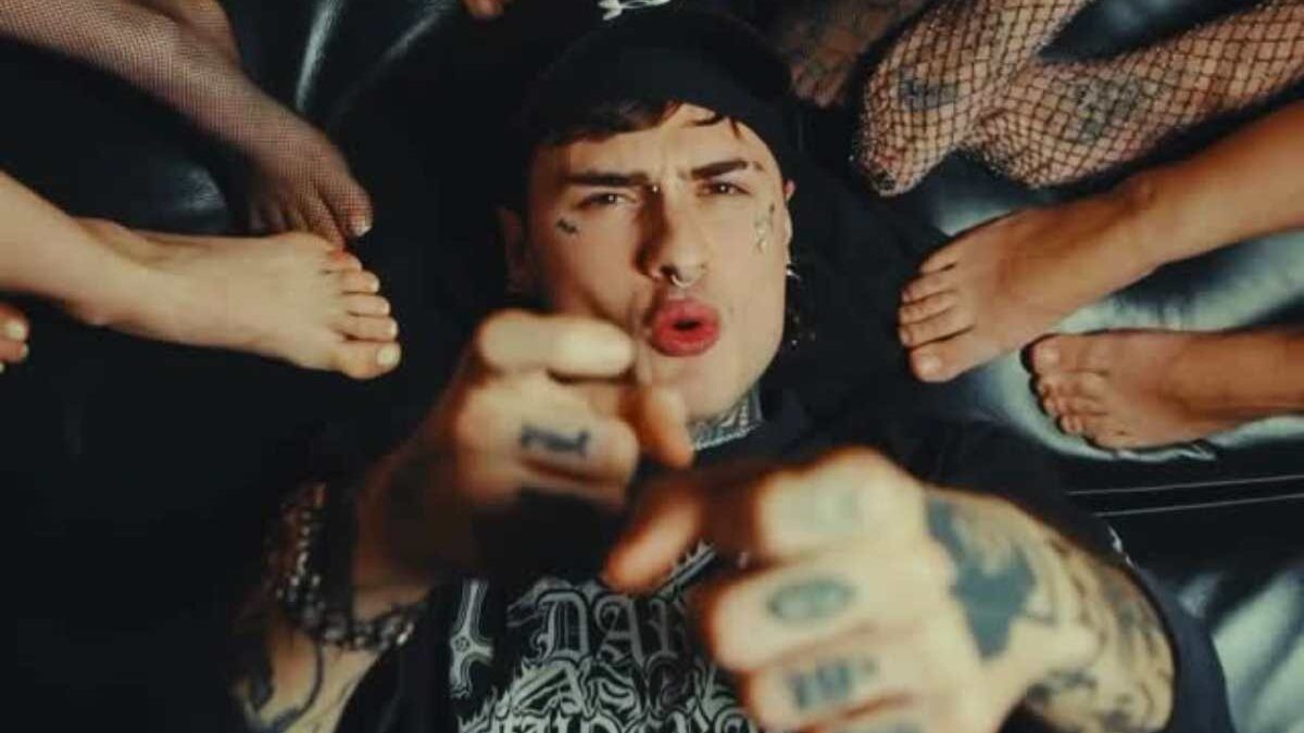 Rosa Chemical: età, fidanzata, studi, il bacio con Fedez, carriera e canzoni